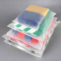 Personnalisé imprimé mat givré blanc cpe en plastique fermeture à glissière sacs pour chaussures vêtements sous-vêtements emballage