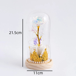 Lampe Rose Artificielle Sous Cloche en Verre avec Feuille d'Or – Ornement Créatif pour Fêtes et Cadeaux - Product Image 5