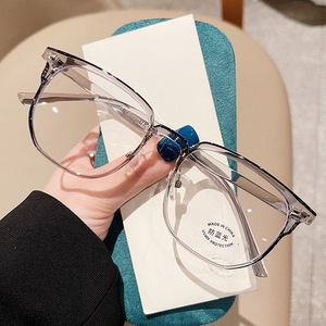 Monture de lunettes carrée TR90 pour femme Qianai, extra large, anti-lumière bleue, protection UV, design irrégulier avec rivets M3-30213 - Product Image 4