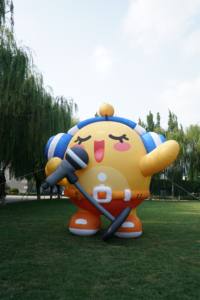 Beau ballon gonflable conçu sur mesure de modèle de <span class=keywords><strong>chanteur</strong></span> de dessin animé de 5m pour la décoration d'activité - Product Image 2