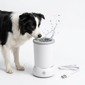 Limpiador automático <span class=keywords><strong>de</strong></span> patas <span class=keywords><strong>de</strong></span> perro, recargable por USB, cepillo <span class=keywords><strong>de</strong></span> silicona ecológico para mascotas, limpiador <span class=keywords><strong>de</strong></span> patas <span class=keywords><strong>de</strong></span> gato <span class=keywords><strong>de</strong></span> plástico sostenible con cubo - Product Image 3