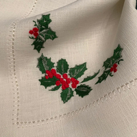Serviettes brodées réutilisables de style occidental, 100% lin blanc avec broderie de couronne rouge pour les serviettes de table de fête