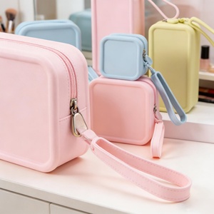 Bolsa de Cosméticos de Silicona Impermeable Portátil Personalizada de Alta Calidad, una Bolsa de Almacenamiento Multifuncional y Duradera para Mujeres - Product Image 2