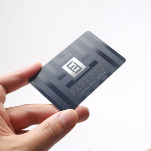 Plantilla de diseño gratuito Impresión personalizada a todo color Spot UV Letras en relieve Superficie esmerilada de lujo Tarjetas de visita de PVC - Product Image 6