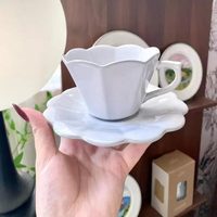 Zwarte Scandinavische stijl onderglazuur keramiek bloemenplantpatroon koffieschotel dessertbord fruitbord schaal