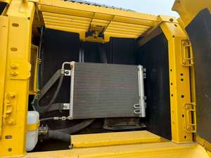 Excavadora de cadenas usada Komatsu PC220 de origen japonés, máquina resistente y duradera para tareas de excavación de terrenos. - Product Image 2