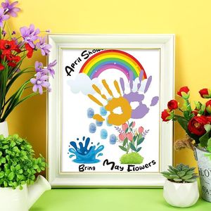 Kit de manualidades con huellas de manos para niños, tarjetas de felicitación de papel para actividades de primavera y Pascua con almohadillas de tinta y diseño de arcoíris - Product Image 3