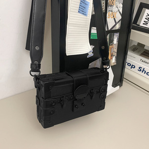 Bolso Bandolera Personalizado con Logotipo Vintage en Bloques de Color para Hombre, para Uso Diario, Desplazamientos por la Ciudad y Salidas Casuales - Product Image 6
