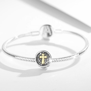 DIY oblato redondo chapado en oro Cruz relieve diseño S925 <span class=keywords><strong>de</strong></span> plata esterlina separador <span class=keywords><strong>de</strong></span> Metal <span class=keywords><strong>abalorios</strong></span> para <span class=keywords><strong>pulseras</strong></span> - Product Image 4