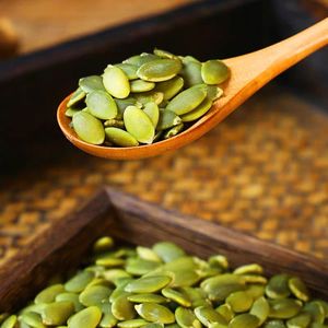 I semi di zucca sono ricchi di olio. Sono i semi della zucca che possono essere mangiati come snack. Le persone davvero <span class=keywords><strong>si</strong></span> divertono a provarli. - Product Image 6
