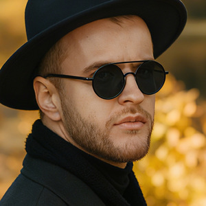 KSL-98387 Gafas de sol ovaladas para hombre, montura de metal negro, protección UV400, clase 2, montura de plástico y metal para uso en exteriores - Product Image 3