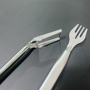 ที่ตัดแตงโมสแตนเลสแบบสองหัว พร้อมส้อมแบ่งผลไม้ 2 in 1 สำหรับใช้ในครัว - Product Image 3