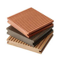 Planche de terrasse composite WPC brossée moderne pour extérieur, 18 mm, étanche, à rainures, installation par clips, grain de bois 3D