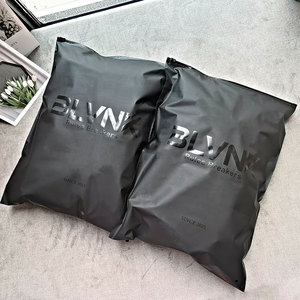 Sacchetti Biodegradabili Neri Satinati Eco-Friendly con Chiusura a Zip per <span class=keywords><strong>Imballaggio</strong></span> di Abbigliamento con Logo Personalizzato - Product Image 1