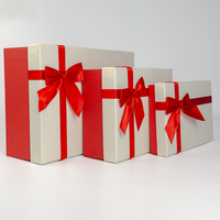 Boîte d'emballage en papier de qualité supérieure, élégante, rouge et blanche, ensembles de boîtes cadeaux avec de grands nœuds en satin - Plusieurs tailles disponibles