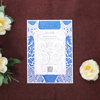 Pochette d'invitation créative découpée au laser sur le thème de l'océan, en papier pailleté bleu foncé, pour mariage ou fête, avec enveloppe vierge