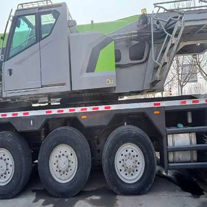 Grue mobile Zoomlion 130T d'occasion, en bon état de fonctionnement, à vendre. Le moteur est très puissant, une grue très populaire en Chine. - Product Image 3