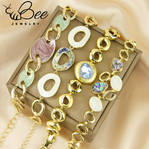 Exquisita Pulsera de Tenis Bohemia de Vidrio Esmaltado, Personalizada, Chapada en Oro de 14k, con Dijes de Cristal y Cadenas Hechas a Mano - Product Image 5