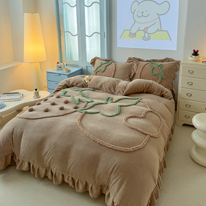 Copripiumino fragola ricamato in velluto di latte imbottito caldo cartone animato dormitorio per studenti doppio inverno Set biancheria da letto 4 pezzi - Product Image 6