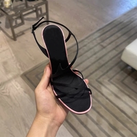 Sandales élégantes en satin noir à talons aiguilles pour femmes avec brides croisées à la cheville et bout ouvert
