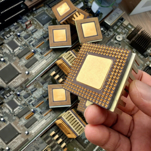 เศษซากซีพียู Intel Pentium Pro Ceramic พร้อมขาทองคำ สำหรับรีไซเคิลขยะอิเล็กทรอนิกส์ - Product Image 3