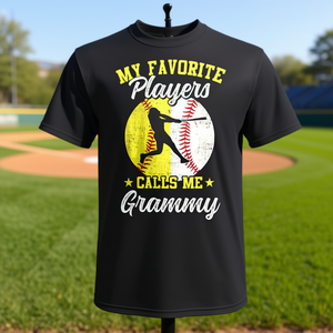 Camiseta con la frase: Mis jugadores de béisbol favoritos me llaman Grammy - Product Image 3