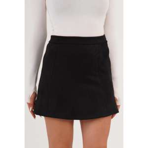 Minifalda de Gamuza con Volantes para Mujer, Negra, Cintura Regular, Tela Suave - Product Image 4