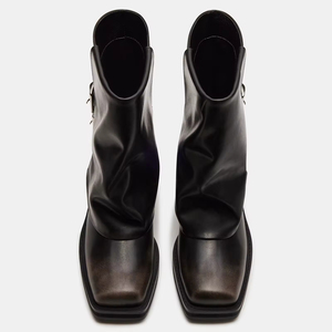 Botas de motorista de gamuza de moda de alta calidad con plataforma de pantorrilla ancha y punta cuadrada y tacón grueso con hebillas para mujer - Product Image 6