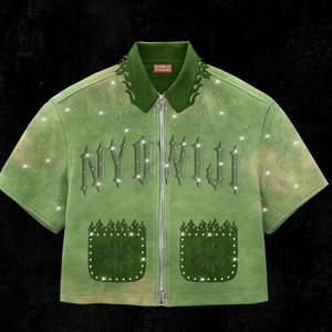 <span class=keywords><strong>T</strong></span>-<span class=keywords><strong>Shirt</strong></span> Vintage Personalizzata <span class=keywords><strong>con</strong></span> Lavaggio Acido Verde Chiaro, Logo 3D in Rilievo, Tasca Frontale, Collo Rovesciato, Zip, Vestibilità Ampia, Spalle Cadenti <span class=keywords><strong>con</strong></span> Cristalli - Product Image 2