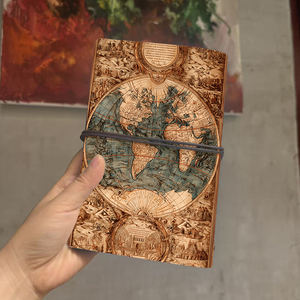 Papel grueso de diario retro ideal para comentarios de clientes de diseñadores gráficos y conceptos de diseño con mapa del mundo vintage con Illust - Product Image 3