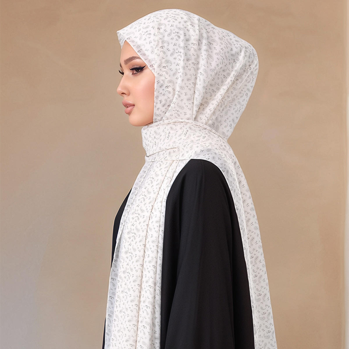 New Fashion Ladies Hijab Square Scarf with Cashew Flower Pattern Popular  Shawl Turban in Southeast Asia and Arab Region