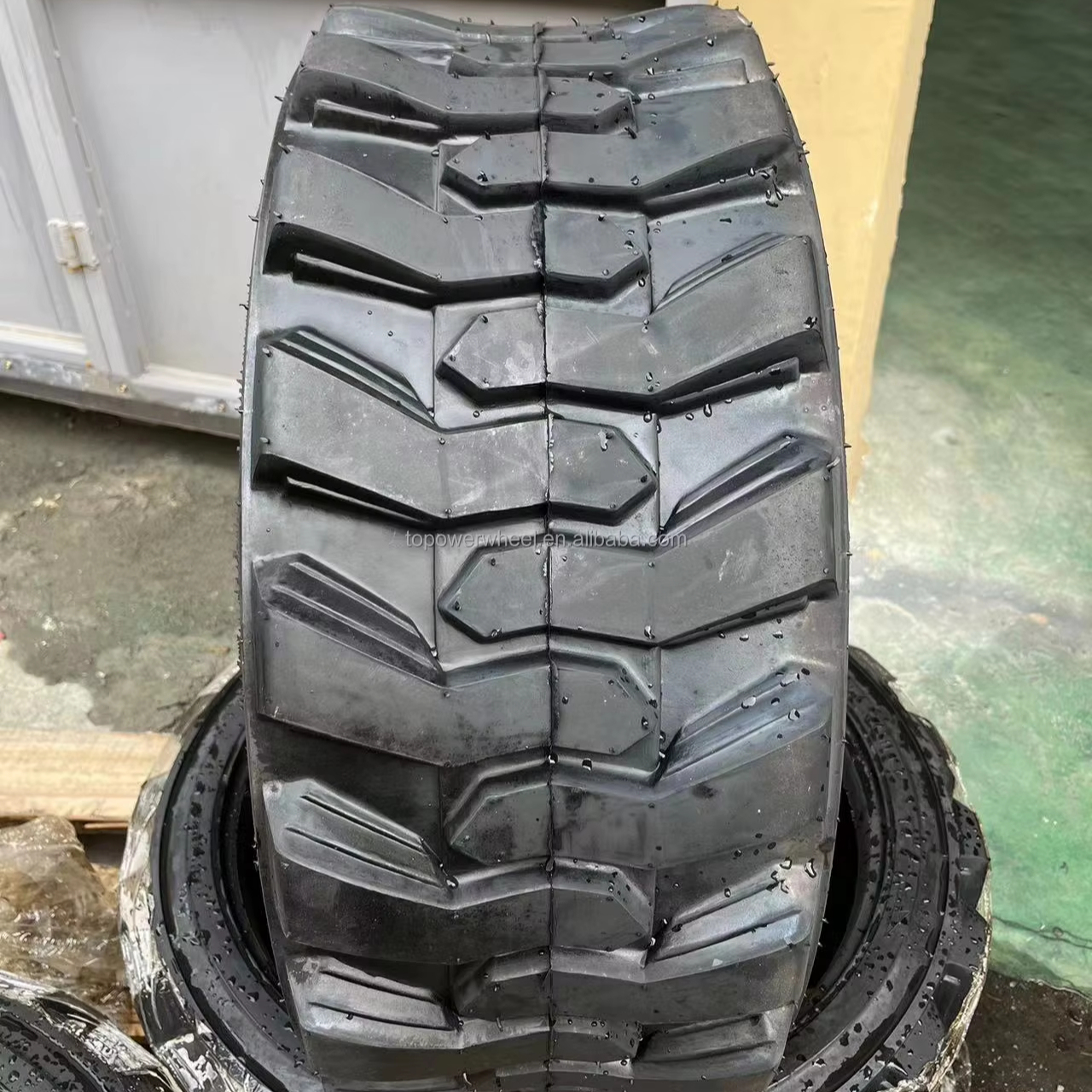 Factory Hot Sale Price Topower Durable High Load Solid Rubber Tire 305-546 12-22.5 PU Foam Filled Tyre