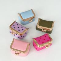 Étui à bijoux mini en cuir vegan avec fermoir à pression, boîte de rangement pour bijoux de voyage, organiseur de bagues, boucles d'oreilles, colliers et bracelets pour un usage quotidien