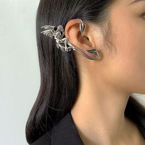 Boucles <span class=keywords><strong>d</strong></span>'oreilles fantaisie gothiques pour femmes, style rétro, <span class=keywords><strong>d</strong></span>émon, ange, <span class=keywords><strong>contour</strong></span> tridimensionnel, Halloween, fée, ailes <span class=keywords><strong>d</strong></span>'elfe, sans perçage, <span class=keywords><strong>bijoux</strong></span> cadeaux - Product Image 5