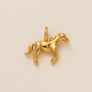 Breloques d'insectes et d'animaux |   Pendentif en acier inoxydable plaqué or PVD 18 carats avec motifs papillon, éléphant, cheval, tortue, flamant rose, serpent, abeille et empreinte de patte - Product Image 4