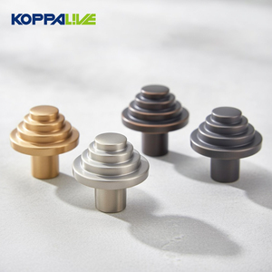 Koppalive Tiradores <span class=keywords><strong>de</strong></span> Cajón Modernos y Elegantes <span class=keywords><strong>de</strong></span> Lujo con Diseño Escalonado, Herrajes Dorados para Muebles, Perillas <span class=keywords><strong>de</strong></span> Latón Sólido para Gabinetes <span class=keywords><strong>de</strong></span> Cocina - Product Image 1