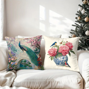 Elegantes almohadas decorativas con diseños artísticos vibrantes de pavo rey, flores y guepardos. - Product Image 3