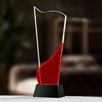 Trophée moderne en cristal personnalisé, flamme rouge, bord ondulé en verre, médailles sur base noire pour cérémonie annuelle de remise des prix, reconnaissance des employés