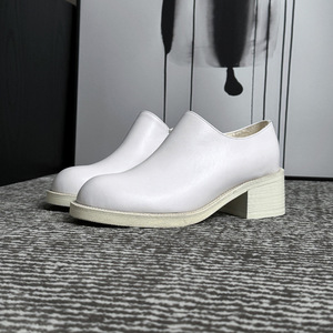 รองเท้าหนังพื้นหนา หนังคุณภาพสูง สีขาวบริสุทธิ์ ผิวเรียบ ซิปด้านข้าง สไตล์ลำลองแต่เป็นทางการสำหรับผู้ชาย - Product Image 4