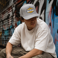 Casquette de golf à cinq panneaux avec logo brodé personnalisé, fabrication OEM, faible MOQ, nylon de haute qualité, fermeture auto-agrippante, sports de plein air