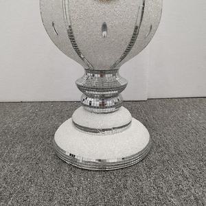 Grands vases de sol en verre de fibre de verre diamant blanc à vendre - Product Image 6