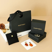 Chine Usine De Luxe Personnalisé Blanc Carton Bijoux Tiroir Ruban Logo Personnalisé Estampage À Chaud Cadeau Sacs Colliers Boîtes