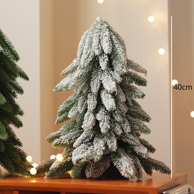 Sculptures de neige en sapin noble, 40 cm de haut.