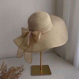 Chapeau de soleil de plage en paille fait main pliable à large bord pour l'extérieur, grand chapeau de paille souple d'été avec nœud - Product Image 1
