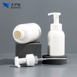 ขวดปั๊มพลาสติกสีขาวมินนี่ ขนาด 500 มล. สำหรับใส่เจลแอลกอฮอล์ล้างมือและโฟมล้างหน้า - Product Image 1