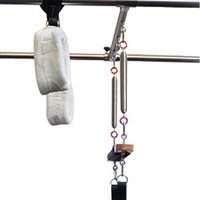 Lit de Pilates trois-en-un en chêne Cadillac, disponible en couleurs personnalisables, idéal pour les studios de gym.