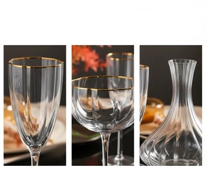 Juego de Copas de Vino Doradas de Lujo Ligero, Transparentes, con Patrón Vertical en Relieve, Texturizadas, para <span class=keywords><strong>Banquetes</strong></span> Matutinos - Product Image 2