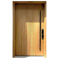 Portes extérieures de ferme sur mesure avec revêtement anti-UV et moulures détaillées pour la rénovation de maisons rurales