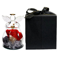 Vente en gros de Figurines d'ange romantiques en verre Cadeau de rose à une dame préservée dans un dôme en verre Cadeau de rose éternelle pour la Saint-Valentin