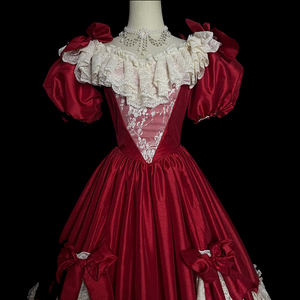 Abito <span class=keywords><strong>da</strong></span> <span class=keywords><strong>Sera</strong></span> Vintage Moderno in Raso Rosso Vino, Stile Principessa, con Volant Bianchi, Pizzo, Scollo a Barca, Maniche Corte, Perline e Grande Fiocco per Matrimonio - Product Image 4